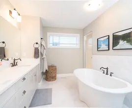 5 things you shouldn't store in your bathroom