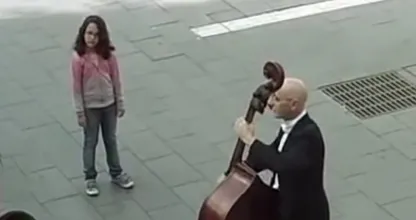 This street musician was ignored by everybody, but then a little girl changed everything