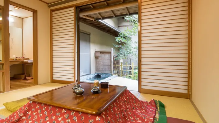 In Japan gebruiken ze een bijzondere tafel om warm te blijven: bespaar je hiermee energie?