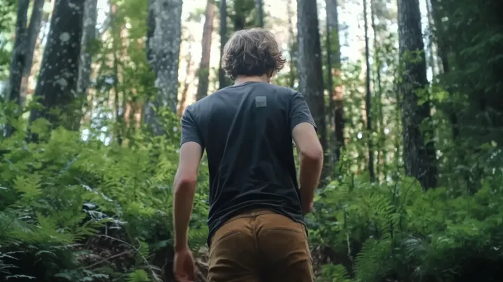 Homem sai para 'caminhar' todos os dias - quando a esposa o segue, ela imediatamente chama um advogado de divórcio!