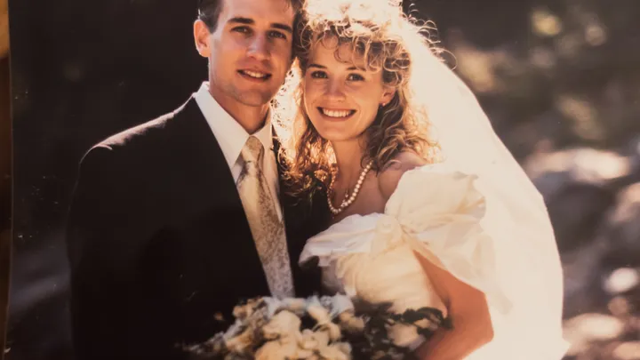 Os recém-casados desapareceram em sua lua de mel... 32 anos depois, uma foto revelou o que realmente aconteceu..
