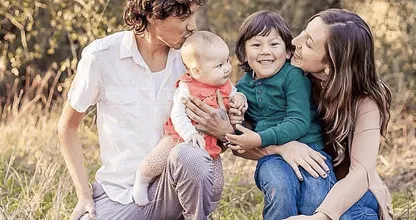 Camila eet maar DRIE keer per week: “Tijdens zwangerschap voedde ik mijn baby met mijn liefde”