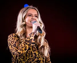 Ai! Monique Smit grijpt nét naast grote geldprijs Postcodeloterij