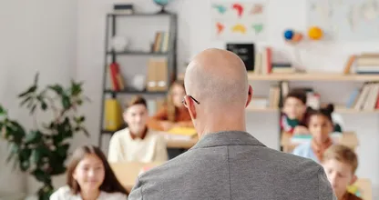 Zonder kleding voor de klas in nieuw NPO Zapp-programma