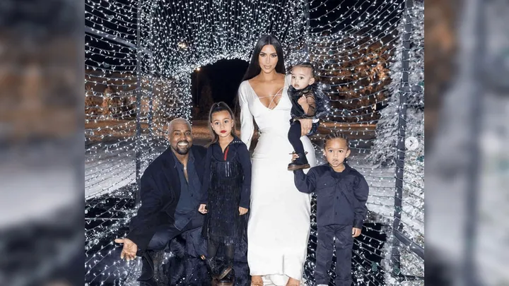 Devi assolutamente vedere come queste 29 famose celebrità festeggiano il Natale: non crederai ai tuoi occhi!