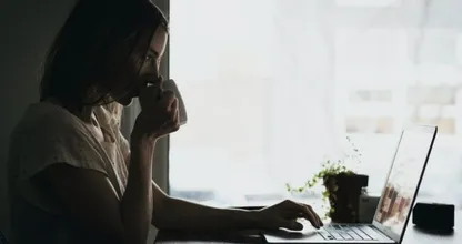 Zit je het grootste deel van de dag? Zoveel zou je ernaast moeten bewegen