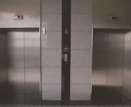 'Bij brand geen lift', gaat dit nog wel op?