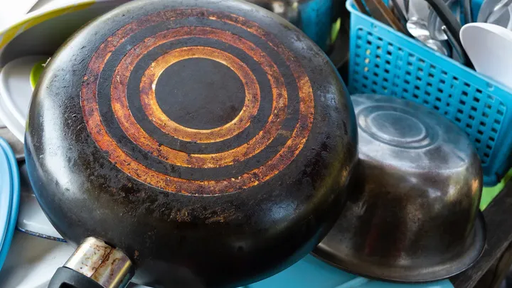 The side of the pan nobody scrubs: why a crusty bottom can scratch your hob, and the kitchen-cupboard remedies that shift it