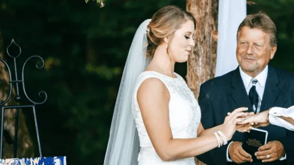 Deze ontroerende fotoserie van een bruidegom die zijn bruid ziet gaat de hele wereld over