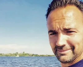 Wow: Gerard Ekdom heeft een dubbelganger en de gelijkenis is bizar