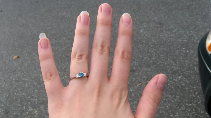 彼女が彼と結婚したとき、誰もが彼女を嫌っていた。彼が亡くなった後、彼らは破滅的な事実を知った。
