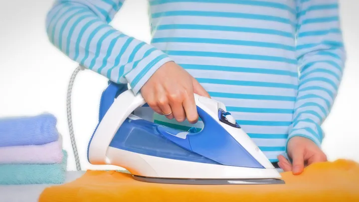 Nooit meer strijken en tóch kreukvrije kleding met deze 4 super makkelijke tips!
