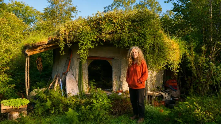 She Built a Tiny Home in the Welsh Woods — And Lives There Without Electricity