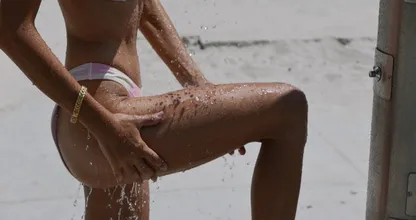 Internet in de ban van poll: ‘Was jij je benen onder de douche?’