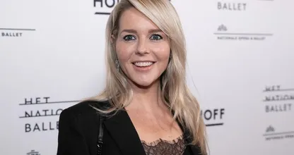 Chantal Janzen maakt de tongen los met topless foto