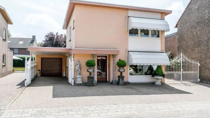 Dieses unscheinbare Haus sieht von Innen aus wie eine königliche Vintage Villa. Heftig!
