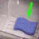Una esponja en el refrigerador absorbe la humedad