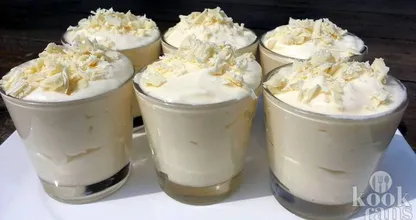 Este increíblemente delicioso mousse de chocolate blanco es súper fácil de preparar.