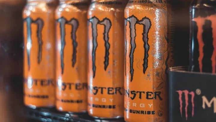 Bizar: dit 19-jarige meisje dronk zoveel energiedrankjes dat ze bijna een kunstgebit kreeg...