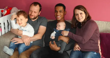 Prachtig: held Vincent bezoekt de kinderen die hij gered heeft, gezin is eeuwig dankbaar!