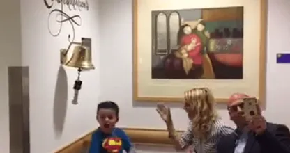 Prachtig om te zien: kleine Jimmy (6) viert dansend zijn laatste chemokuur!