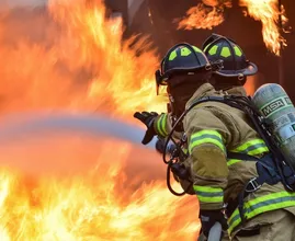 Feuerwehr: Diese Gewohnheit rettet Leben, wenn nachts ein Feuer ausbricht
