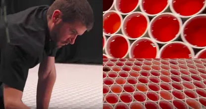 This artist placed 66.000 plastic cups of water next to each other and THIS is the result! Wow!