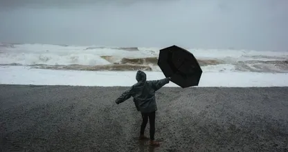 Storm en zware windstoten: KNMI geeft code geel af voor het hele land 