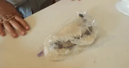Doe eens een te bruine banaan in een zak met rijst! Dit rare trucje is superhandig