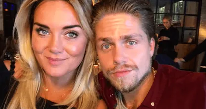 Vriendin van Dré Hazes is boos om opmerkingen fans: 'Pleur op naar je heilige tempel!'