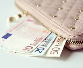 Nederlandse huishoudens zijn volgend jaar gemiddeld 300 euro duurder uit