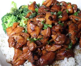 Rezeptidee fürs Abendessen gefällig? Dieses Mongolische Hühnchen ist genau das Richtige!