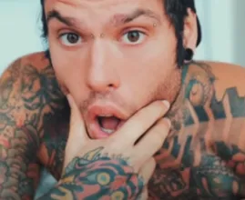 Ecco come sarebbe Fedez senza i suoi tatuaggi