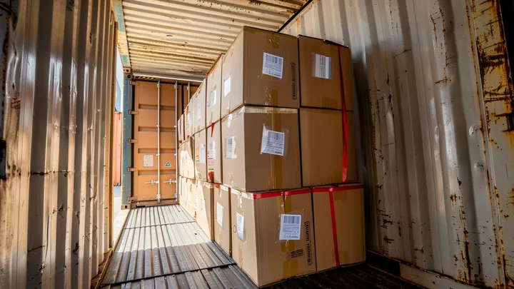 Containerschiff trifft auf Piraten - aber was der Kapitän als Nächstes tut, verblüfft sie alle!