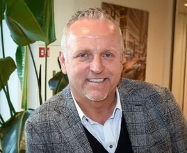 Even loeren: Gordon geeft kijkje in zijn miljoenenvilla