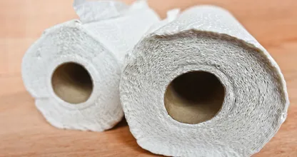 Diese 5 Dinge solltest du besser nicht mit Küchenpapier saubermachen. Und das aus gutem Grund!
