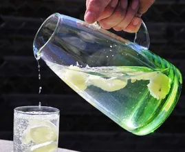 La surhydratation est une chose : voici ce que votre corps vous dit lorsque vous buvez trop d’eau