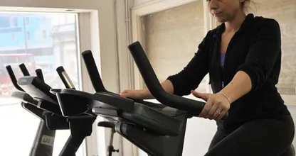 Onderzoek toont aan: ‘Cardiotraining werkt net zo goed tegen Parkinson als medicatie’