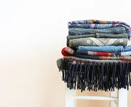 Winterkleding uit de kast? Met deze tips krijg je die muffe geur eruit