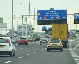 Rijkswaterstaat klaar met omwisselen snelheidsborden: op alle snelwegen 100 kilometer per uur