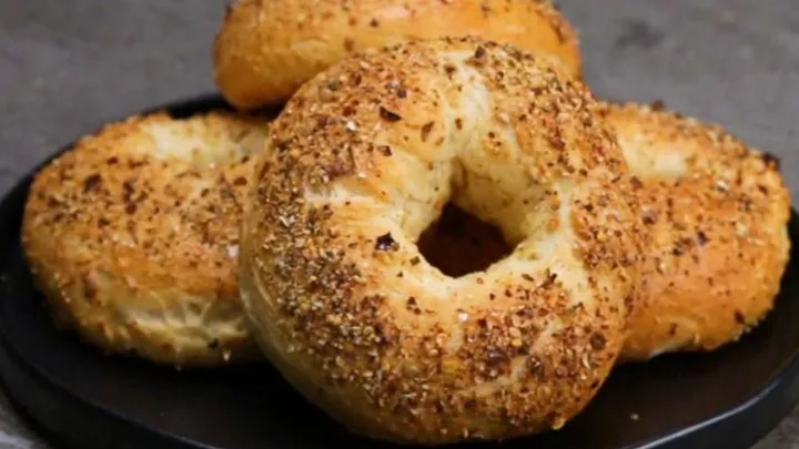 So machst du die leckersten Bagels mit nur 3 (!) Zutaten selbst!