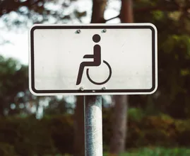 Coole Erfindung: ein neuer Rollstuhl, der die Mobilität verbessert