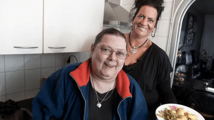 Fantastisch wat Heidi iedere dag voor haar buurvrouw doet! Duimen omhoog voor Heidi, wat een heldin!