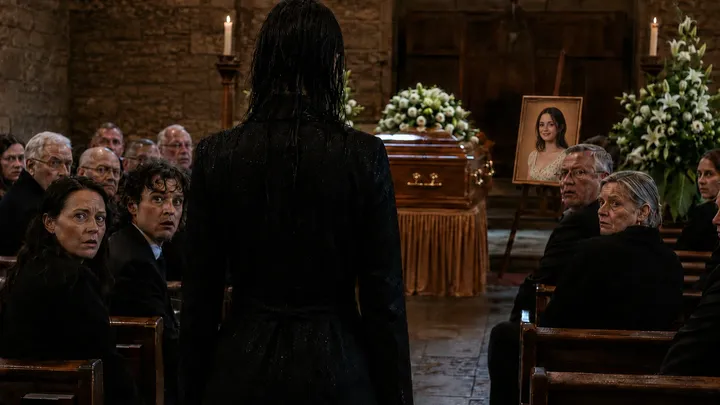 Ela foi declarada morta - até que ela entrou em seu próprio funeral..