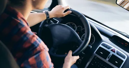 Bizar: instructeur leert leerling dat te hard rijden niks oplevert en krijgt €574 boete