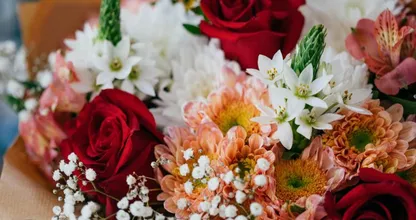 Handig: met dit alcoholische drankje gaan je bloemen veel langer mee