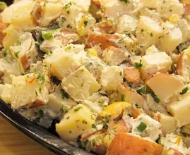 Diesen Fehler machen machen die meisten Menschen beim Zubereiten von Kartoffelsalat... gehörst du auch dazu?
