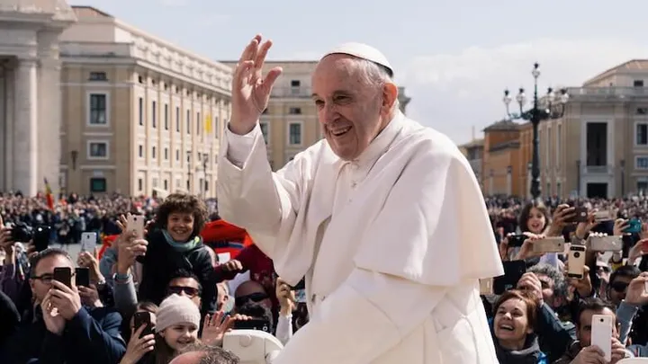 Od pensji do byłej dziewczyny: 10 rzeczy, których nie wiedziałeś o papieżu Franciszku