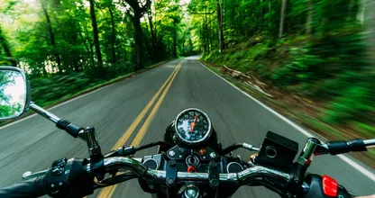 Aha! Dit betekenen de gebaren van motorrijders