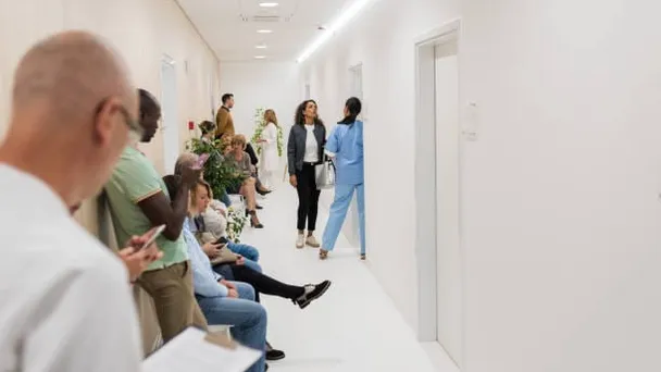 3 Weken na de geboorte van een tweeling voelde moeder zich ziek - toen de dokter de echo zag, zei hij: "Het spijt me"